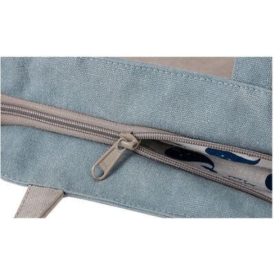 Lightweight Nylon Sports Gym Bag with Mesh Back Panel For Breathability and Zipper Closure